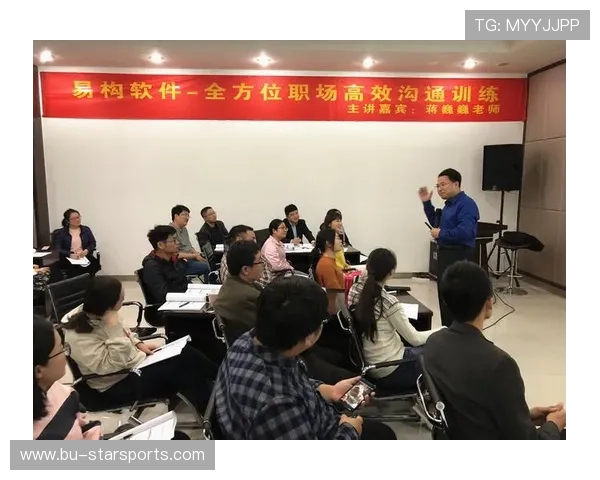 足球裁判在基层培训中引入情景化沟通与冲突化解课程，足球裁判训练